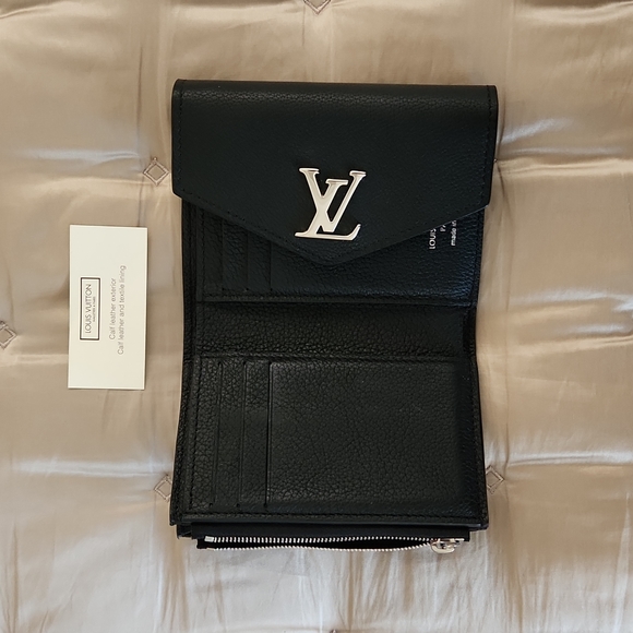 Louis Vuitton Wallet - Picture 4 of 14